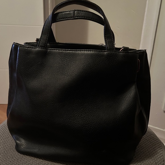 Lightly used Matt and nat vegan leather! - Picture 4 of 4
